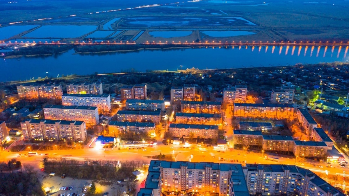 Какой город засыпает на фото?