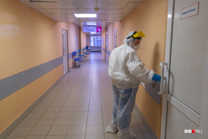 Под работу с пациентами с коронавирусом перепрофилируют некоторые филиалы поликлиник