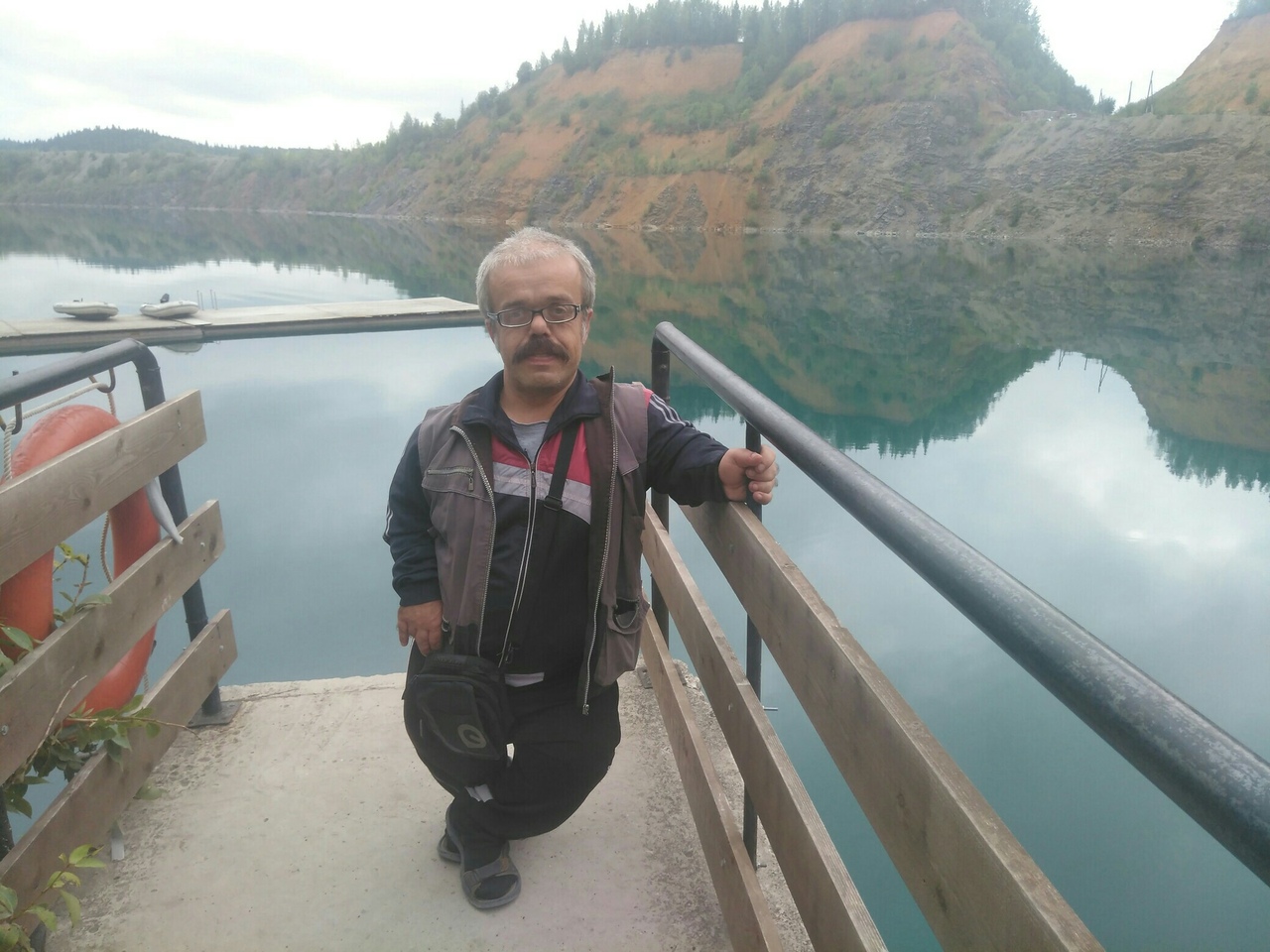 Алексей любит выбираться из родной Губахи поближе к красивым местам. Здесь он на Голубых озерах Алексей любит выбираться из родной Губахи поближе к красивым местам. Здесь он на Голубых озерах