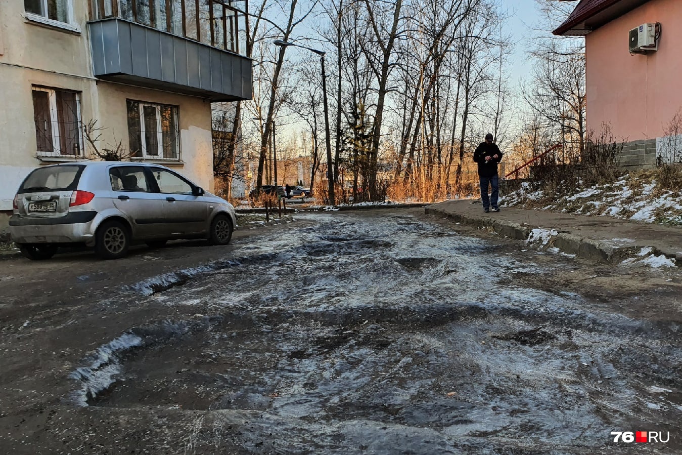 Так выглядит этот проезд уже несколько дней. Лучше не становится Так выглядит этот проезд уже несколько дней. Лучше не становится