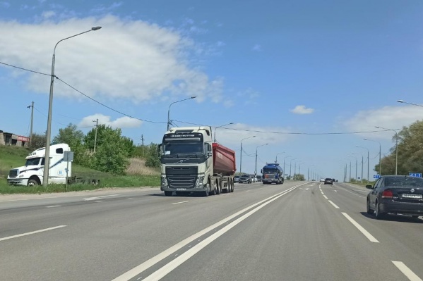 Во время ремонта тягач покатился под уклон Во время ремонта тягач покатился под уклон 