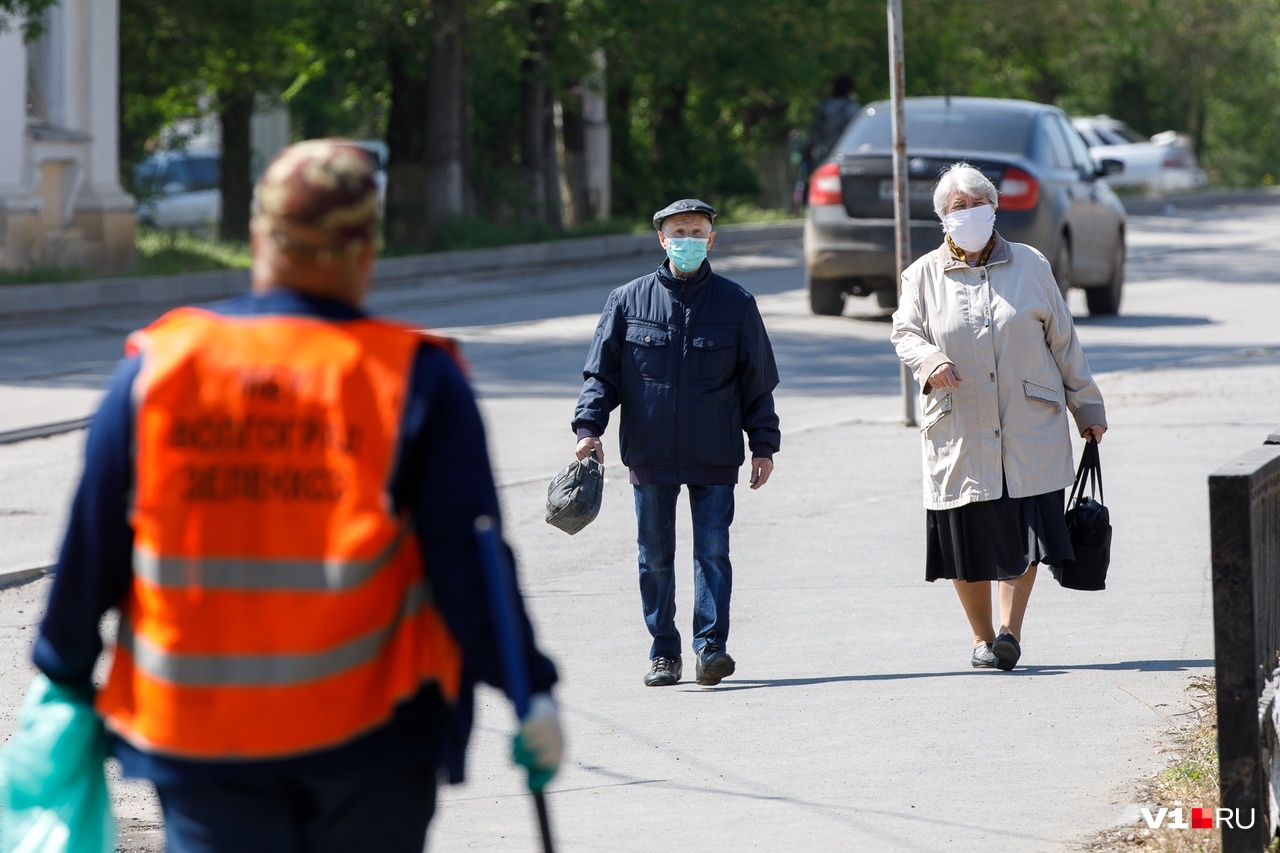Работающих пенсионеров в Челябинской области до осени оставили на больничном из-за коронавируса