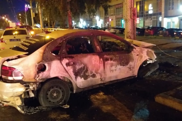 В тушении возгорания участвовали 2 единицы пожарной техники и 8 человек В тушении возгорания участвовали 2 единицы пожарной техники и 8 человек