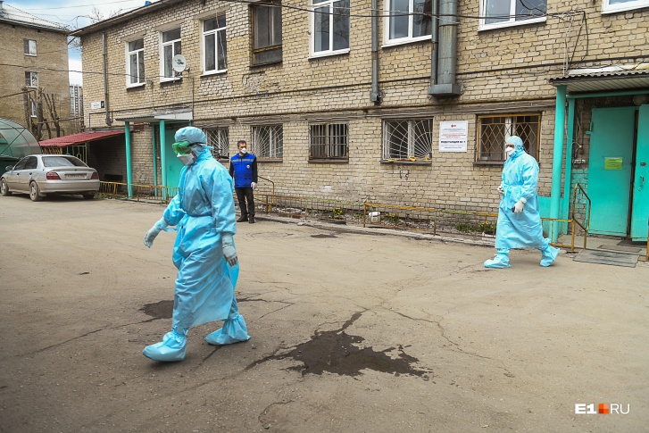 За время пандемии только в Свердловской области коронавирус унес жизни 16 медиков
