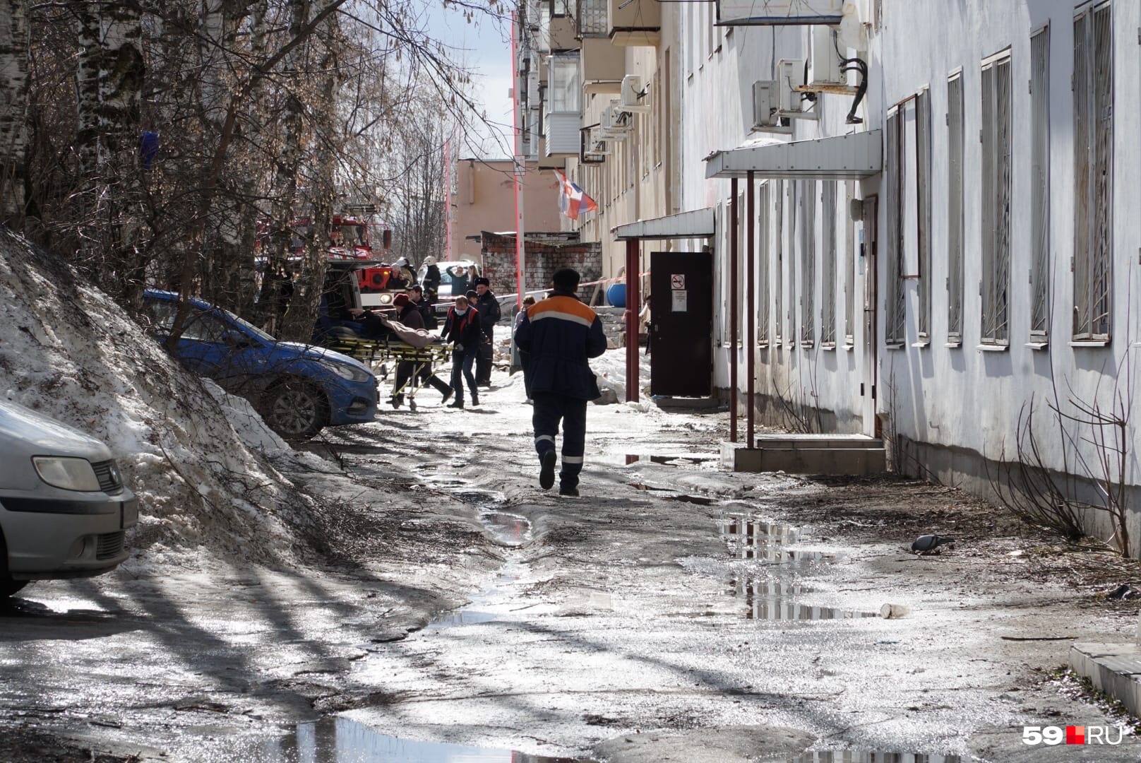 Пострадавших увозят Пострадавших увозят