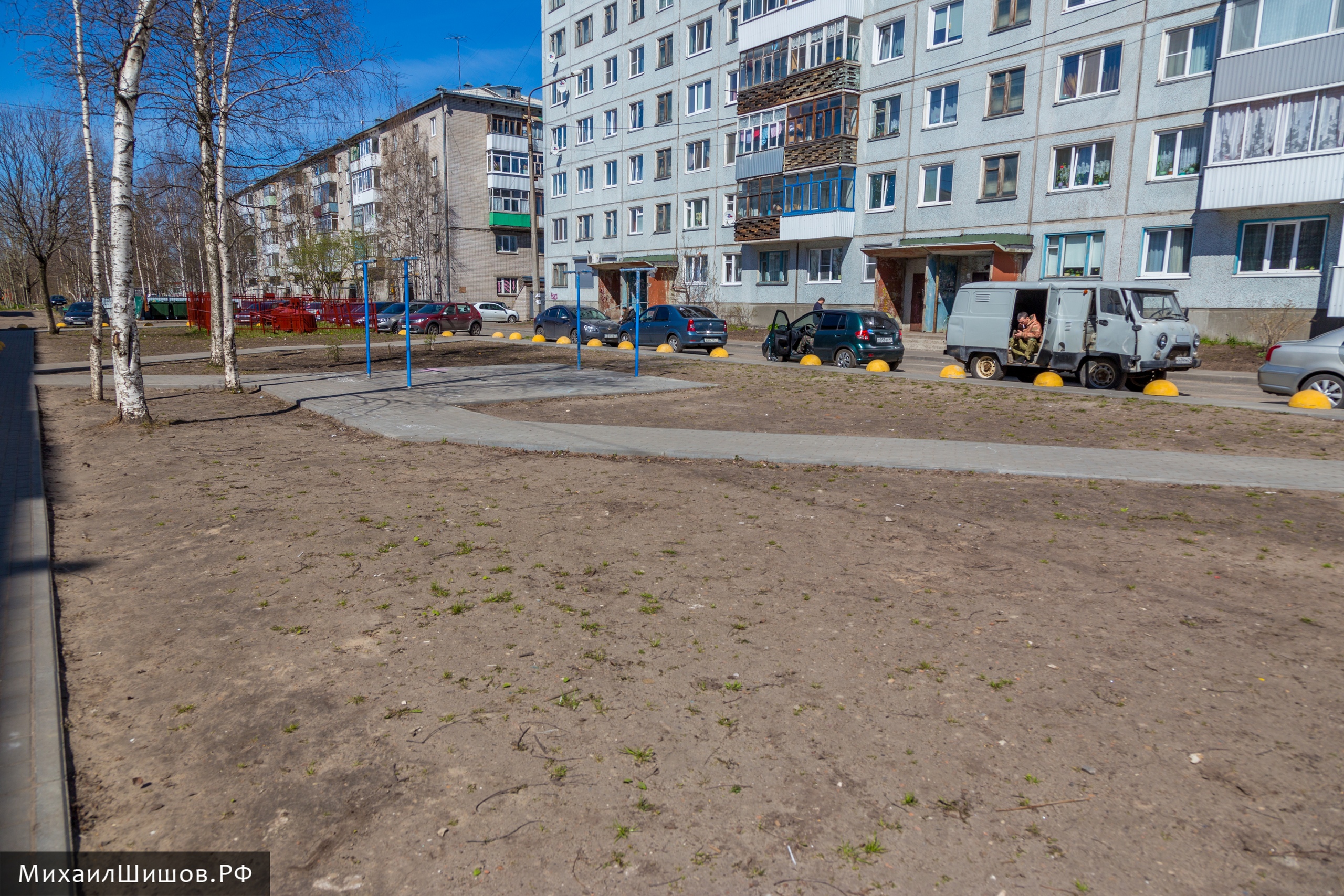 Фотографии сделаны 26 мая в этом году. Засеивали ли площадку травой? Фотографии сделаны 26 мая в этом году. Засеивали ли площадку травой?