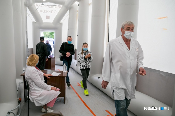 Так сейчас оборудован вход в поликлинику при краевой больнице Так сейчас оборудован вход в поликлинику при краевой больнице
