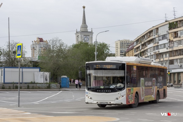 Автобусы, по словам жителей поселка, не справляются с пассажиропотоком Автобусы, по словам жителей поселка, не справляются с пассажиропотоком