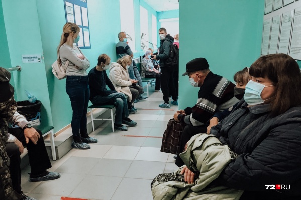 В Тюменской области ежедневно фиксируют новые случаи заражения. С 6 октября заболевших каждый день становится больше сотни В Тюменской области ежедневно фиксируют новые случаи заражения. С 6 октября заболевших каждый день становится больше сотни