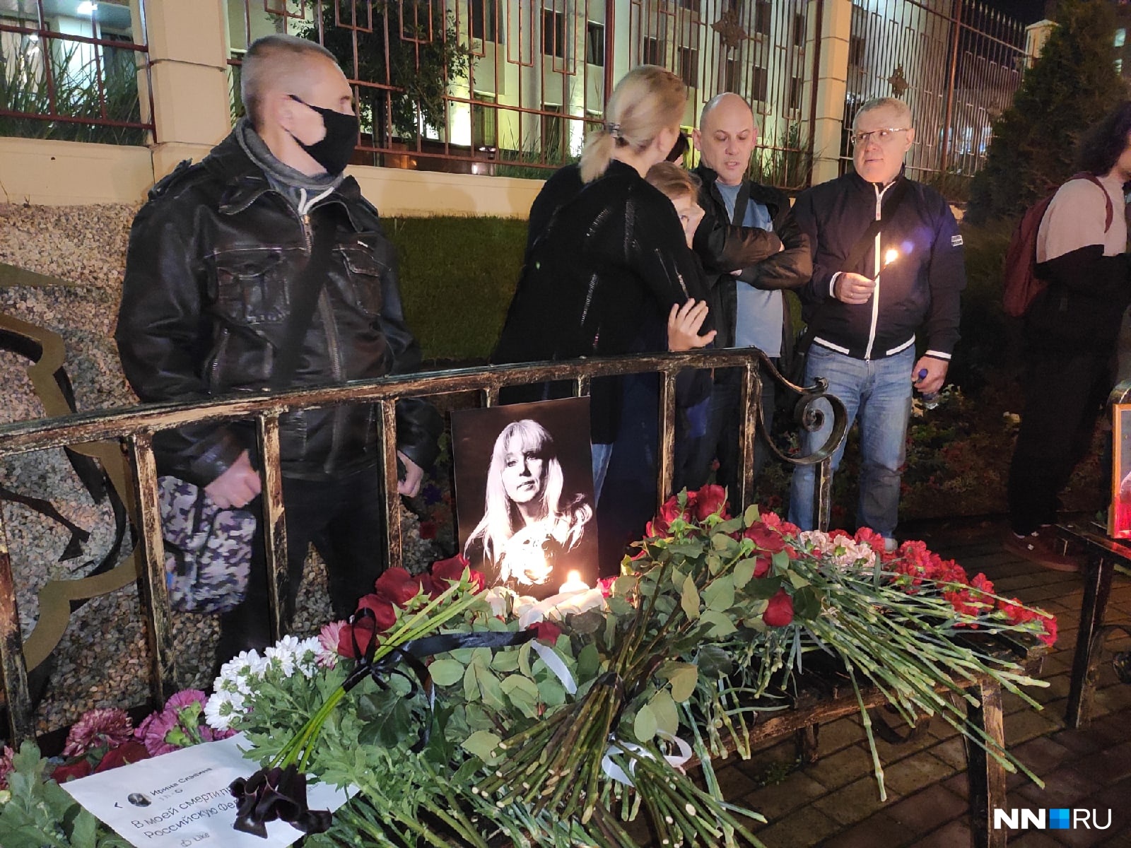После того, как оцепление было снято, все переместились на место трагедии После того, как оцепление было снято, все переместились на место трагедии 