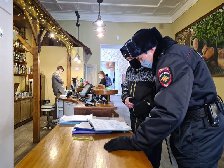 В центре Красноярска за три недели оштрафовали 350 человек без масок