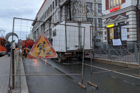 Перекрыта вся четная сторона в этом квартале Перекрыта вся четная сторона в этом квартале
