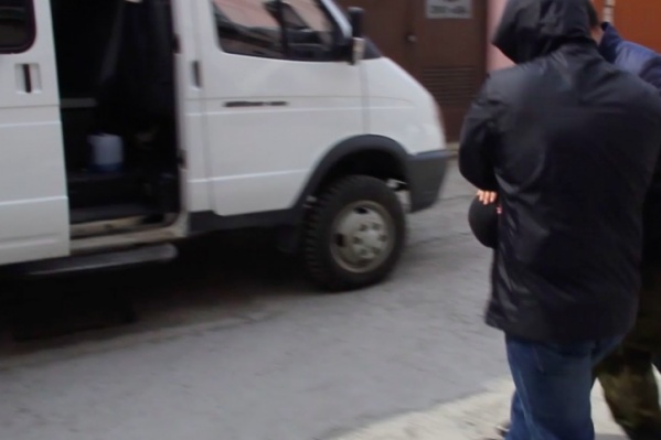 Молодого человека задержали сотрудники тюменского управления ФСБ Молодого человека задержали сотрудники тюменского управления ФСБ