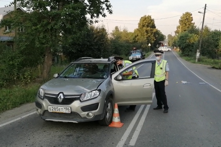 В Верхней Салде Renault сбил женщину, внезапно вышедшую на проезжую часть В Верхней Салде Renault сбил женщину, внезапно вышедшую на проезжую часть