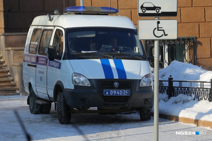 Школы в Красноярске снова эвакуируют