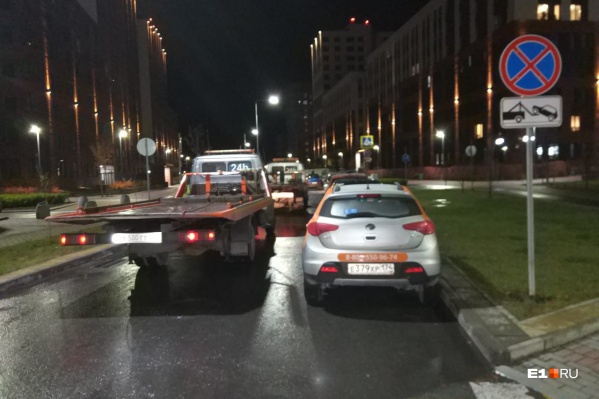 В микрорайон приехало 12 автоэвакуаторов, за несколько рейсов на штрафстоянки отправили около 30 авто В микрорайон приехало 12 автоэвакуаторов, за несколько рейсов на штрафстоянки отправили около 30 авто