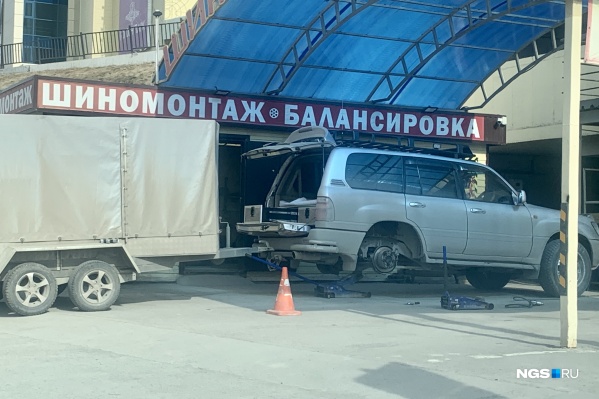 Шиномонтажки занимаются заменой колес Шиномонтажки занимаются заменой колес