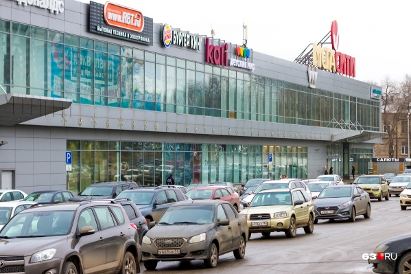 Пристрой к ТЦ сделали еще в 2015 году, а узаконивать начали только в 2019-м Пристрой к ТЦ сделали еще в 2015 году, а узаконивать начали только в 2019-м