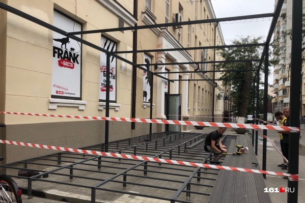 Баннеры появились на фасаде бывшей табачной фабрики еще в декабре Баннеры появились на фасаде бывшей табачной фабрики еще в декабре