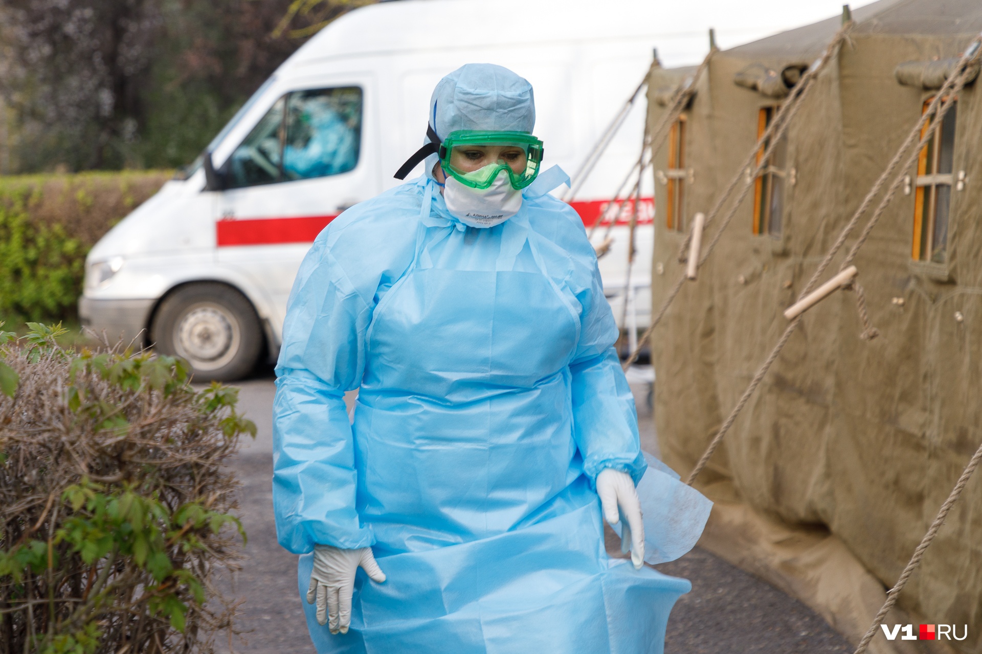 Женщина сразу же обратилась к врачам: в Волгограде сообщили о новой жертве коронавирусной инфекции