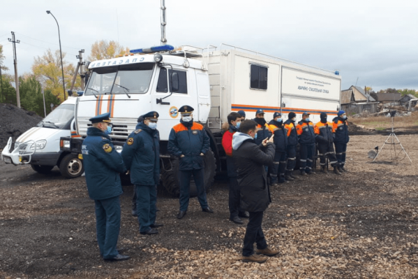 Оперативные службы контролируют ситуацию на месте палаточного городка Оперативные службы контролируют ситуацию на месте палаточного городка 