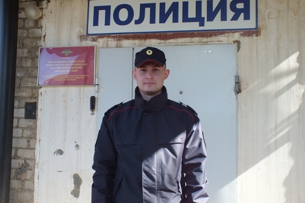 Лейтенант внутренней службы Рустам Носков и нашел потерявшихся девочек Лейтенант внутренней службы Рустам Носков и нашел потерявшихся девочек