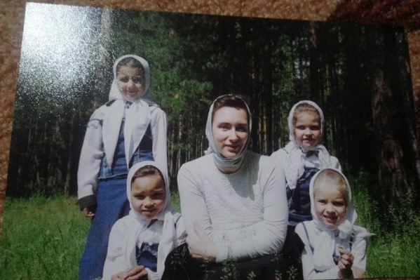 Светлана попала в монастырь, когда ей было 5 лет (на фото она в левом углу внизу) Светлана попала в монастырь, когда ей было 5 лет (на фото она в левом углу внизу)