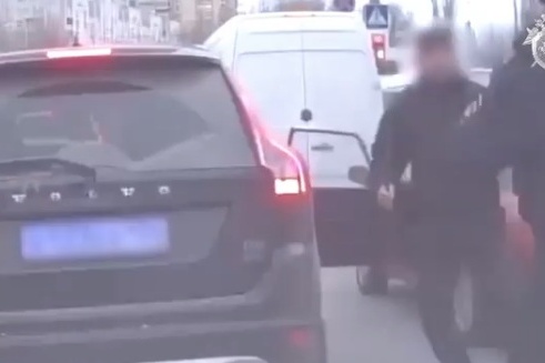 Левон Оганесян моментально схватился за монтировку Левон Оганесян моментально схватился за монтировку