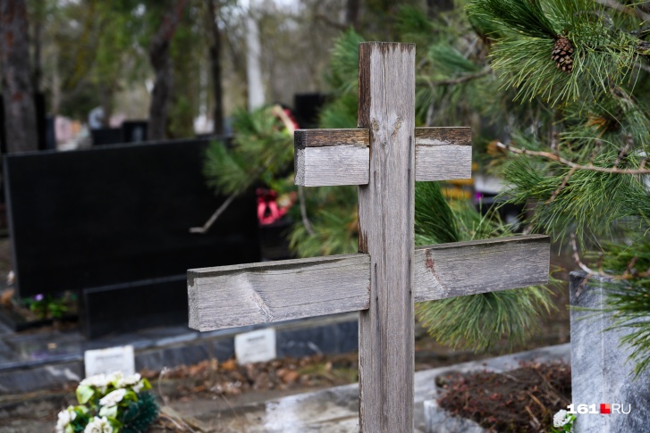 Закрытый гроб, минимум родных: власти рассказали, как хоронят жертв коронавируса