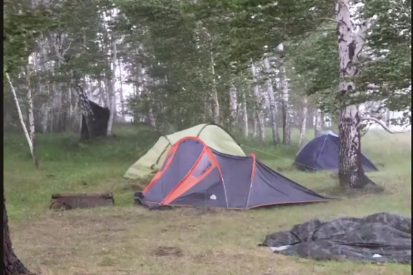 Ураган застал новосибирцев во время отдыха на пляже Ураган застал новосибирцев во время отдыха на пляже 