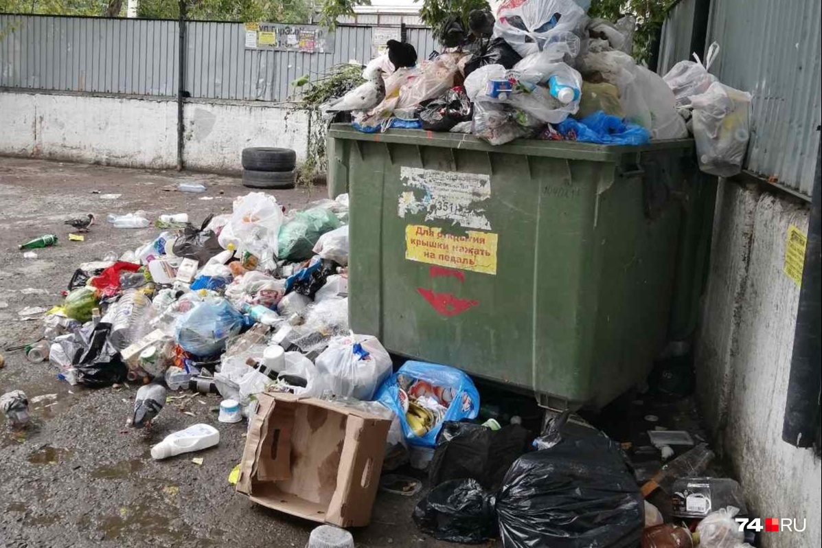 Люди звонят в коммунальные службы, но результата пока нет Люди звонят в коммунальные службы, но результата пока нет
