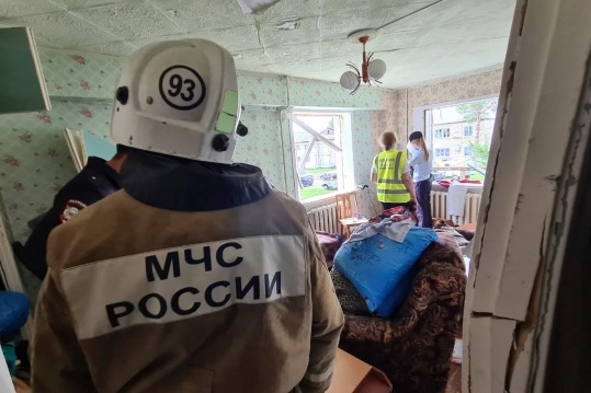 Взрыв повредил окна и мебель, но возгорания не было Взрыв повредил окна и мебель, но возгорания не было
