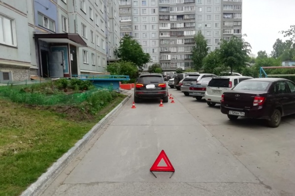 Мальчика сбили во дворе жилого дома Мальчика сбили во дворе жилого дома 