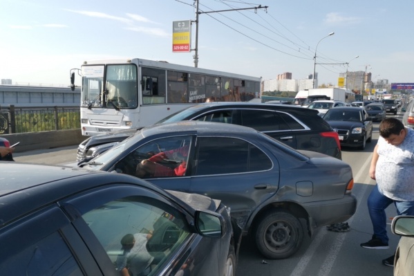 ДТП спровоцировало пробки в обе стороны ДТП спровоцировало пробки в обе стороны