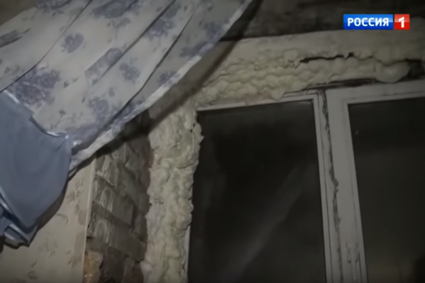 Окна тут держатся на монтажной пене Окна тут держатся на монтажной пене