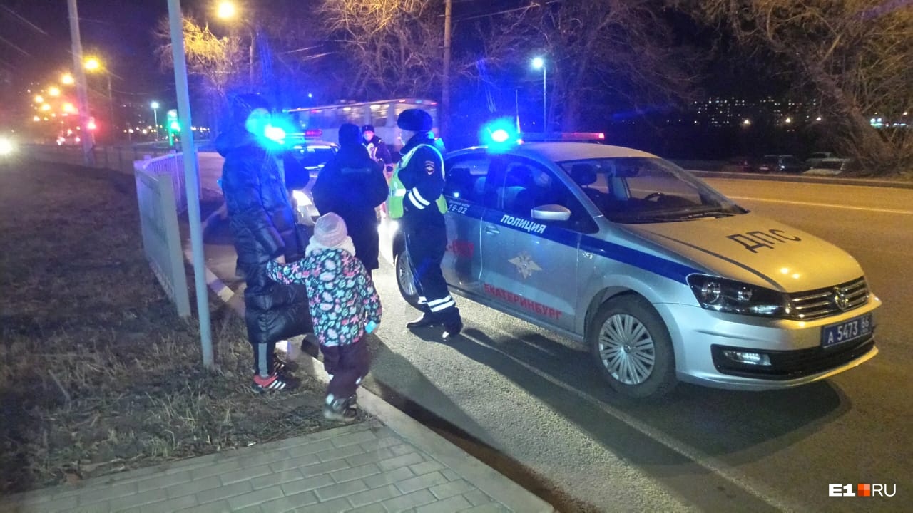 Трехлетнюю девочку, которая получила ссадины лица, домой забрала бабушка Трехлетнюю девочку, которая получила ссадины лица, домой забрала бабушка