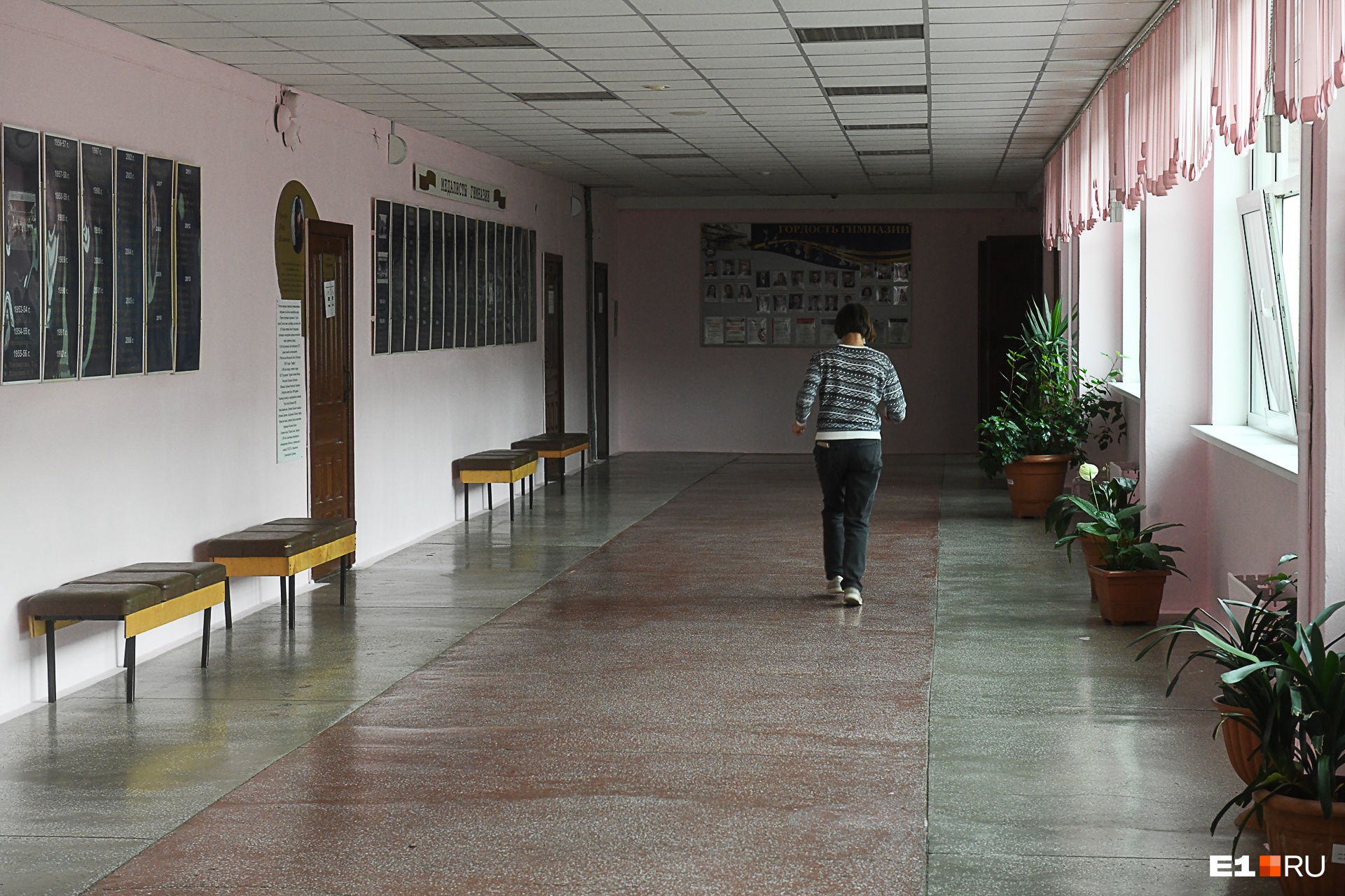 В Екатеринбурге школы, которые открылись вопреки указу губернатора, срочно перевели на дистант