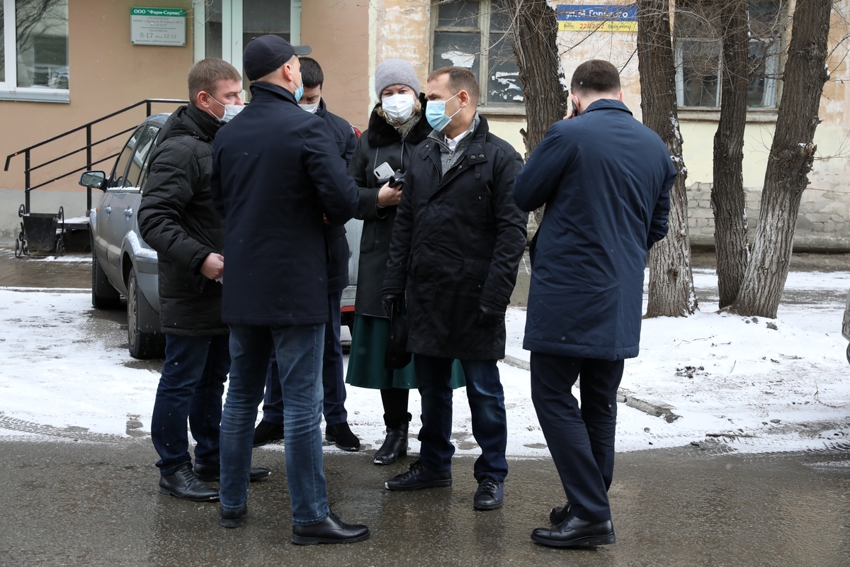 Губернатор Курганской области Вадим Шумков проводил объезд в сопровождении директора департамента строительства, госэкспертизы и ЖКХ региона Ирины Саблуковой и главы Кургана Андрея Потапова Губернатор Курганской области Вадим Шумков проводил объезд в сопровождении директора департамента строительства, госэкспертизы и ЖКХ региона Ирины Саблуковой и главы Кургана Андрея Потапова