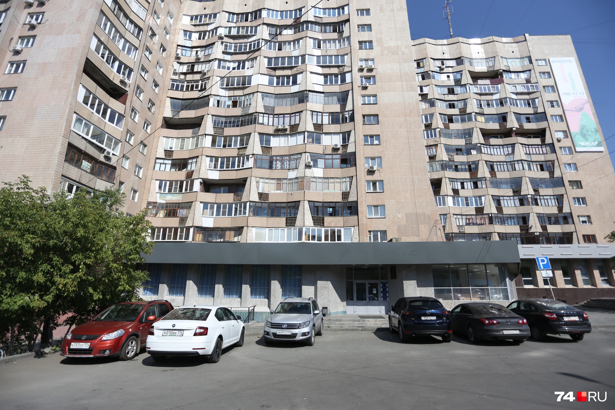 По словам банкиров, продажа офисов не связана с последствиями пандемии По словам банкиров, продажа офисов не связана с последствиями пандемии