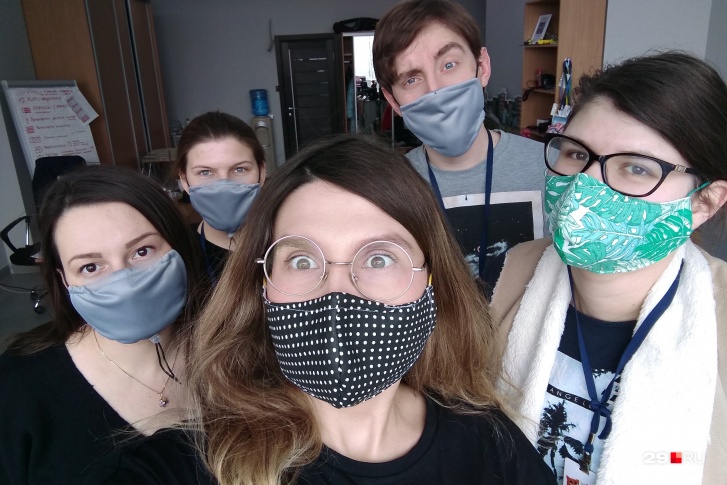Редакция 29.RU работает теперь так. А вы? Напишите в комментариях, обеспечил ли вас работодатель защитными масками Редакция 29.RU работает теперь так. А вы? Напишите в комментариях, обеспечил ли вас работодатель защитными масками