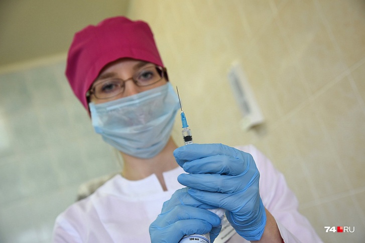 В Челябинской области первыми от COVID-19 будут прививать врачей и учителей В Челябинской области первыми от COVID-19 будут прививать врачей и учителей