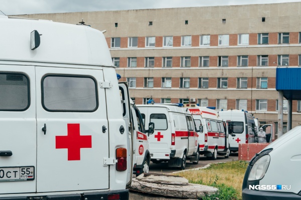 В очереди на КТ скорые могли стоять по 8 часов В очереди на КТ скорые могли стоять по 8 часов
