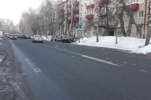 Инспекторы ГИБДД разбираются в обстоятельствах аварии с ребенком Инспекторы ГИБДД разбираются в обстоятельствах аварии с ребенком
