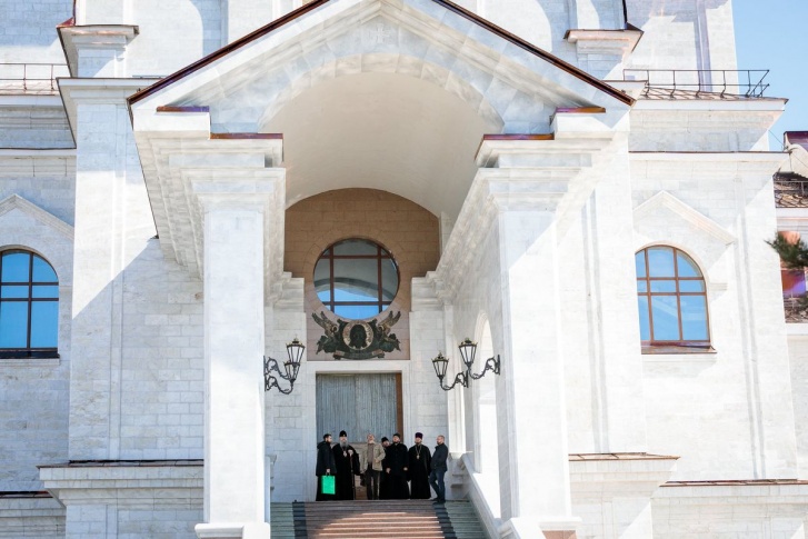 В июне должно завершиться мощение тротуара рядом с собором<br> В июне должно завершиться мощение тротуара рядом с собором<br>