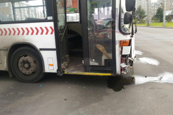 Пассажиры автобуса, к счастью, не пострадали Пассажиры автобуса, к счастью, не пострадали