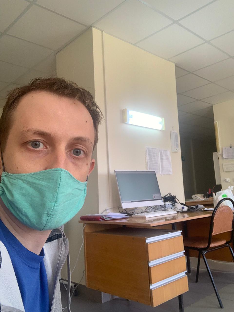 Маски пациентам выдают в больнице Маски пациентам выдают в больнице