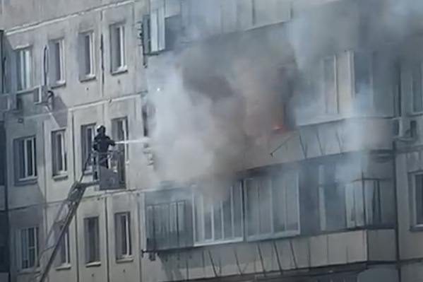 Загорелась квартира на восьмом этаже Загорелась квартира на восьмом этаже