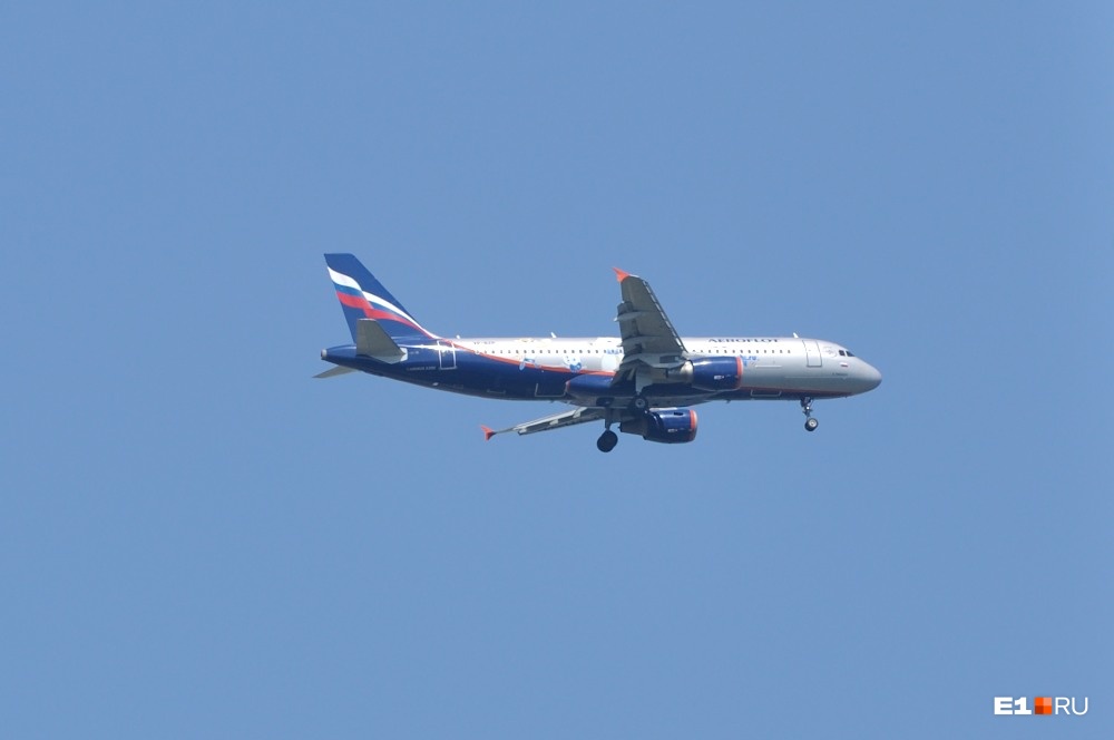 В Екатеринбурге из-за сообщения о минировании садится самолет из Москвы