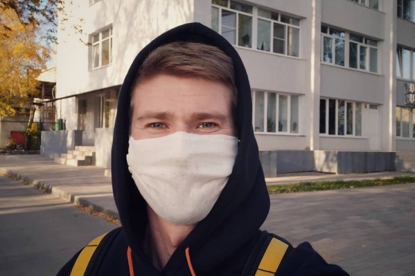 — Маска не спасает от вируса, она спасает от ваших слюней и соплей, которые аэрозолем вырываются из вас при каждом выдохе, — уверен переболевший коронавирусом спортсмен — Маска не спасает от вируса, она спасает от ваших слюней и соплей, которые аэрозолем вырываются из вас при каждом выдохе, — уверен переболевший коронавирусом спортсмен