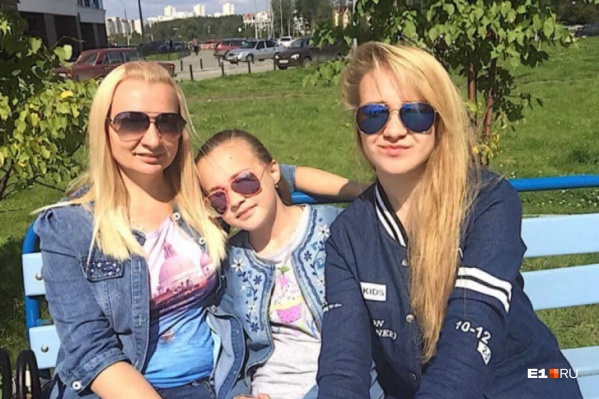 Панова (на фото слева) приехала в Швейцарию с двумя дочерьми, там она вышла замуж Панова (на фото слева) приехала в Швейцарию с двумя дочерьми, там она вышла замуж 